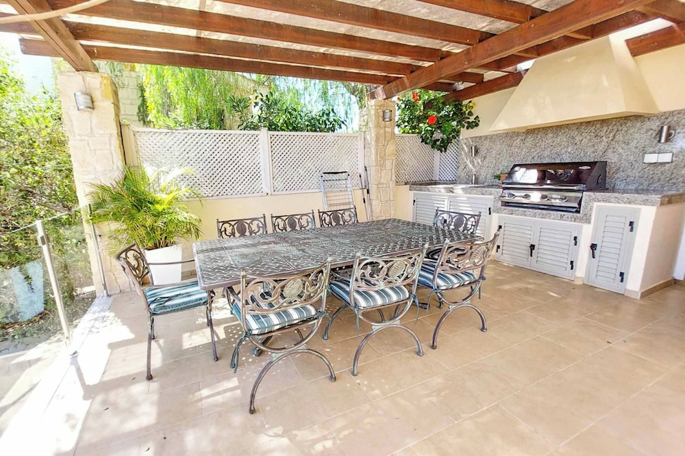 Aphrodite Hills Superior Villa 0100