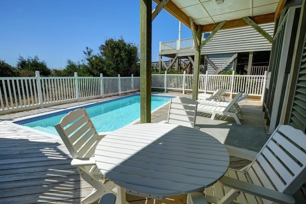 R & R By The Sea 4 Bedroom Home by RedAwning