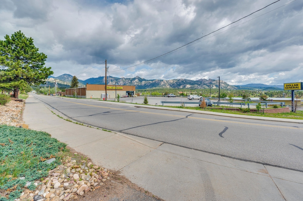 1 Mi to Dtwn Estes Park: Mtn-view Haven!