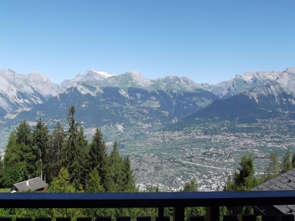 Gorgeous Apartment Amidst Valleys