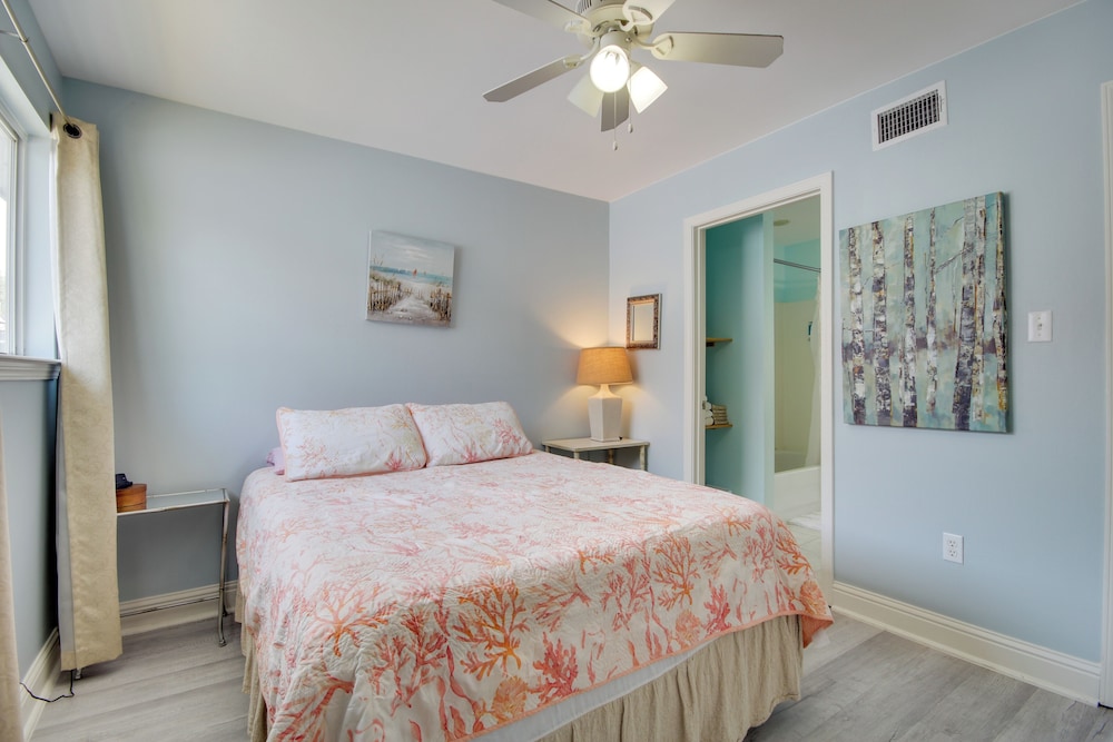 Near Beach & Casinos: Biloxi Condo w/ Pool Access
