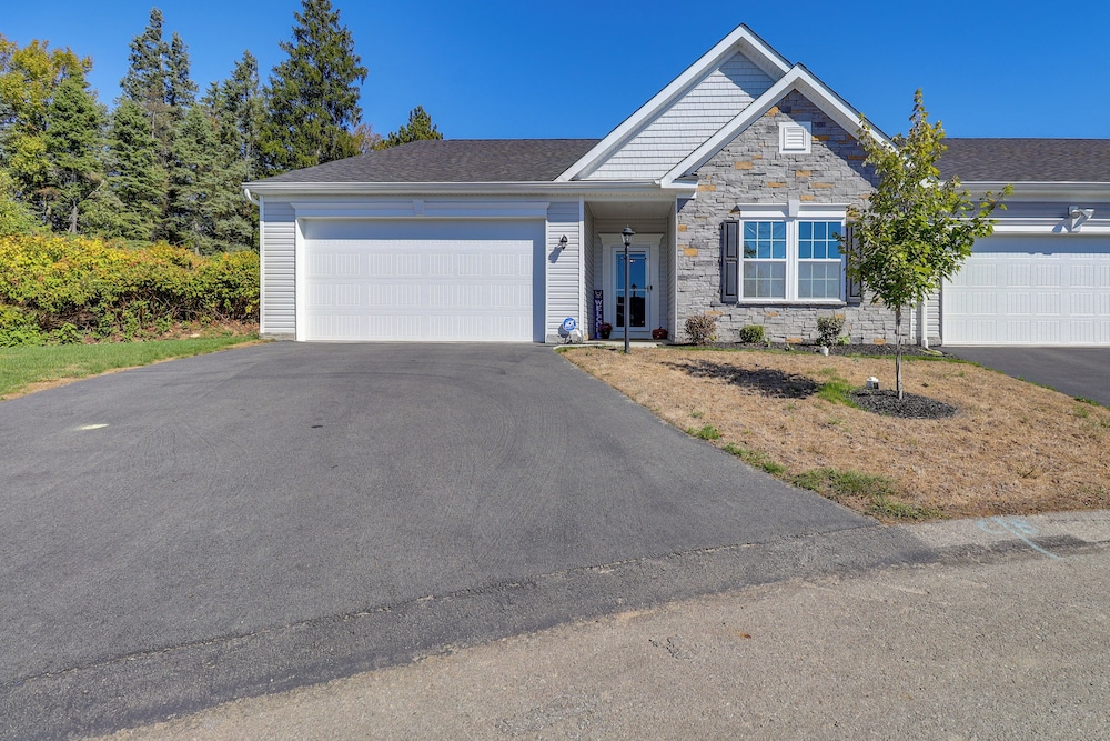 7 Mi to Boyce Park: Family Townhome in Verona!