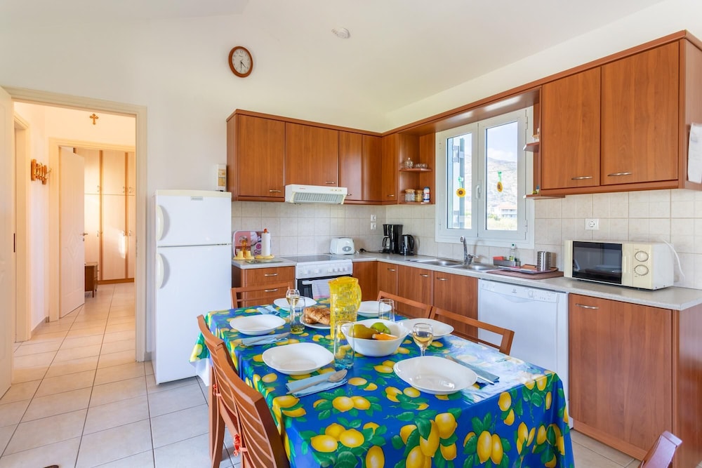 Villa Melissa Large Private Pool Walk to Beach Sea Views A C Wifi Car Not Required - 1926 view 4