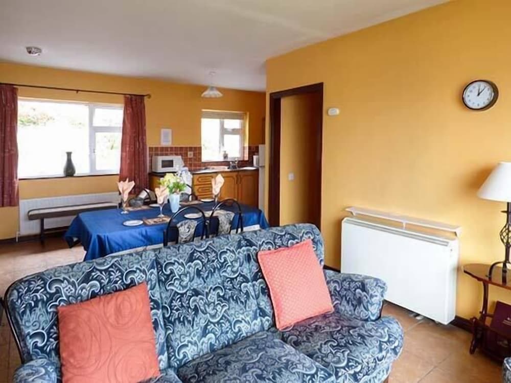 Rossbeigh Beach Cottage No 6 view 4