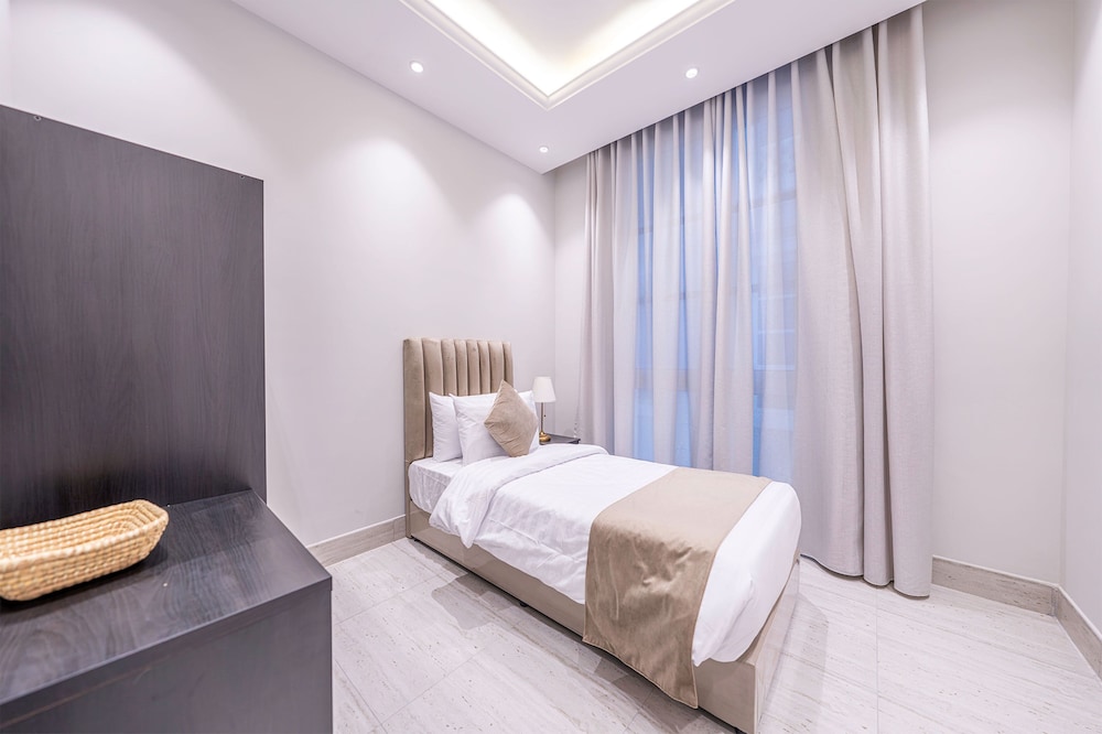 Mabaat - Al Malqa 3BR Apt - 533