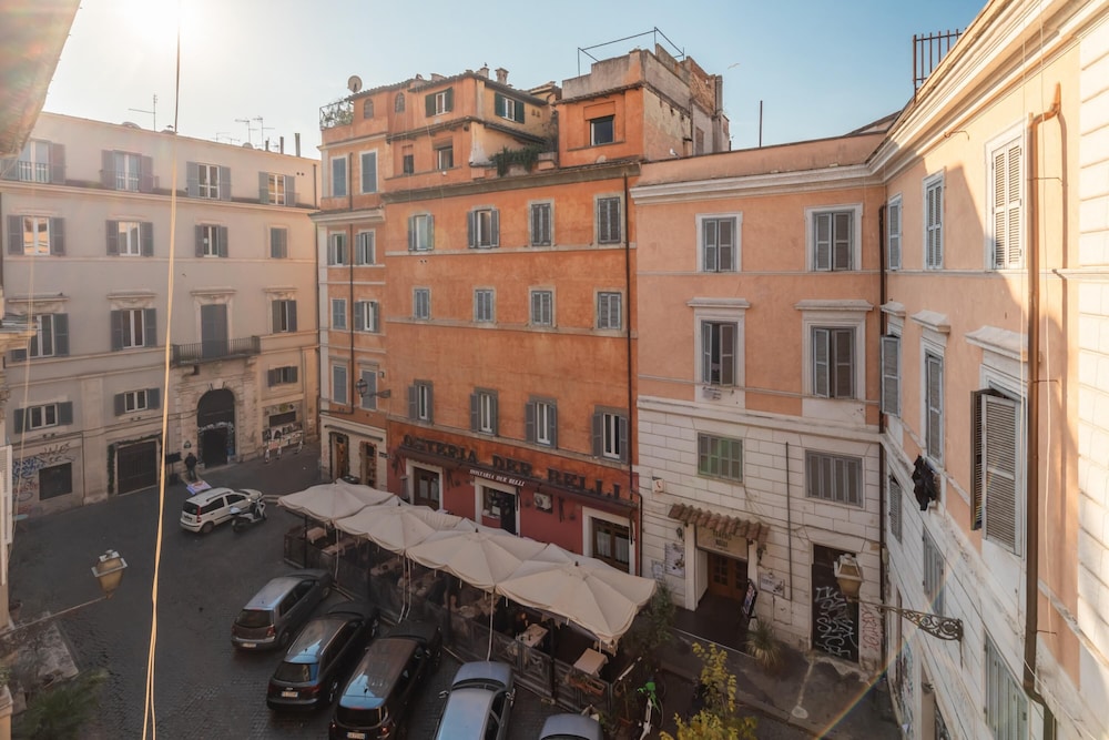 Stunning Rose Trastevere Apartment