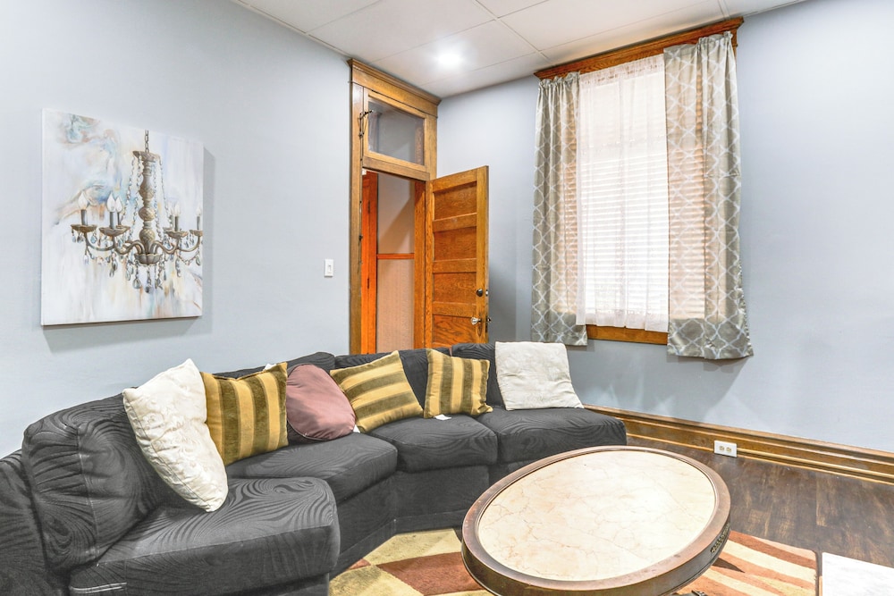 1 Mi to Dtwn Cumberland: Historic Apt w/ Patio!