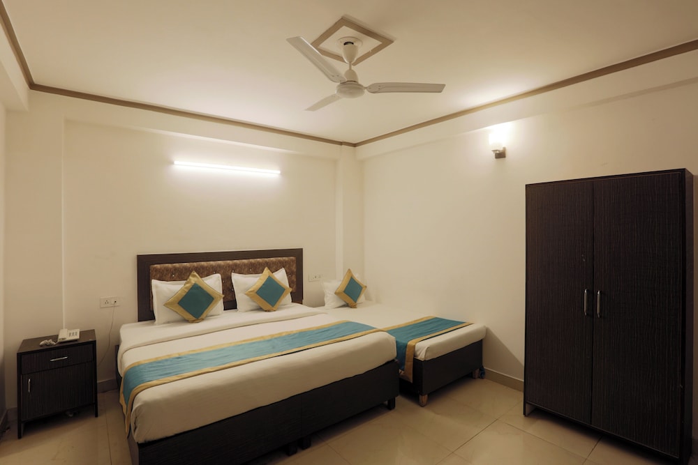 Hotel Dolphin Near IGI Airport