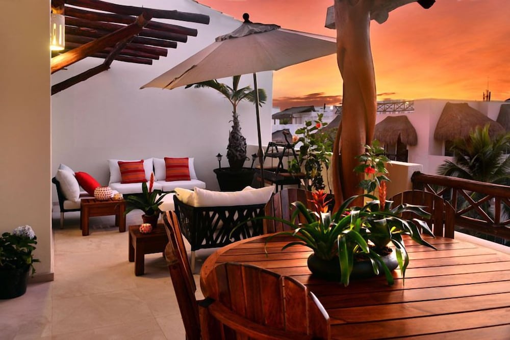 Las Olas downtown Condos by Playa Paradise