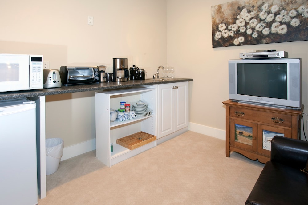 Vernon Vacations - OKeefe's Landing Bed  Breakfast - Property Image 20