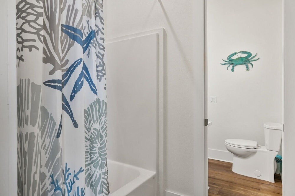 Tidewater 4 Bedroom Home by RedAwning