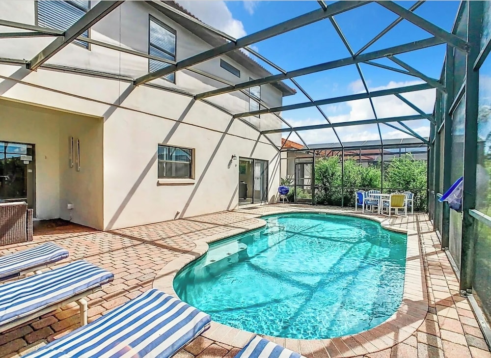 Coco Villa Stay for 10 w/ Resort-style Amenities