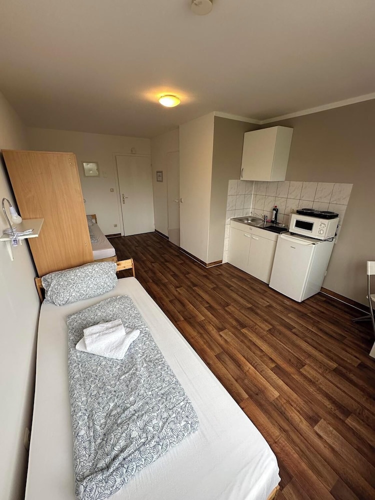 2-Rent Group Hostel Apartments HAN53