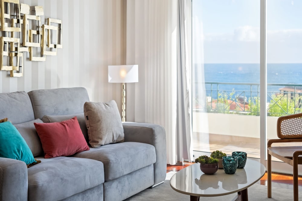 Exquisite Ocean Apartment by Madeira Sun T
