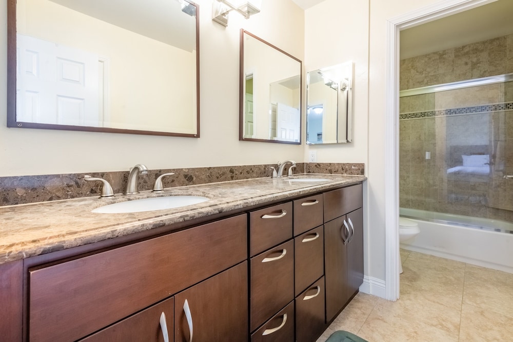 San Diego Vacations - Luxury San Diego House: Beach, Pool  Pet-friendly by Redawning - Property Image 6