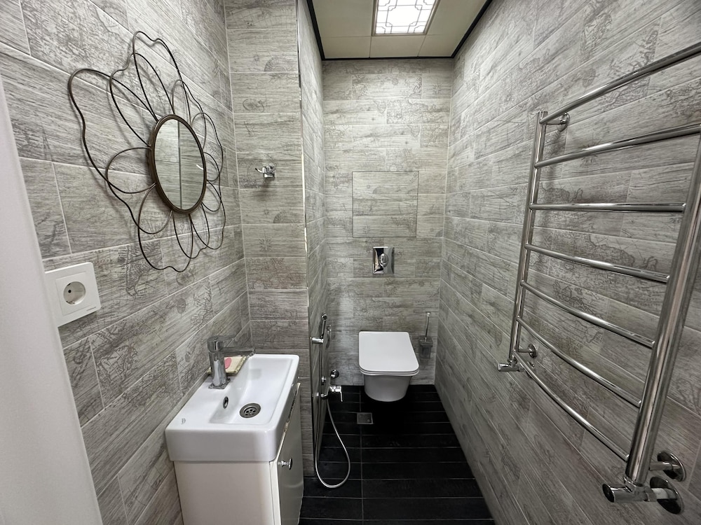 Charming 2-bed Apartment in Baku City Center