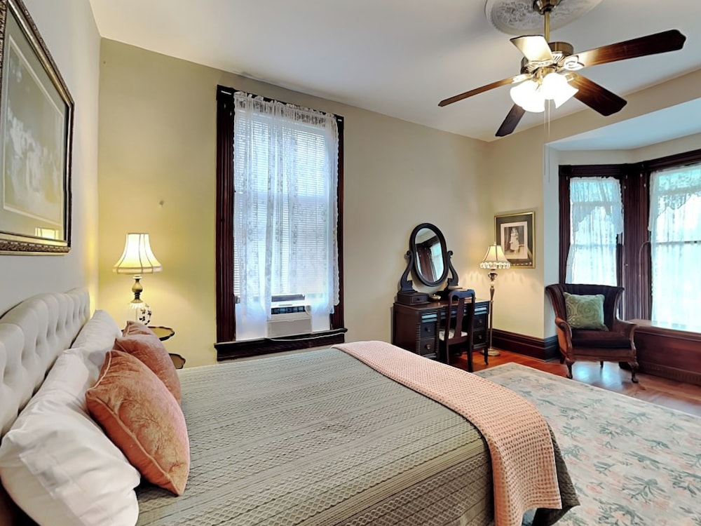 Victorian Rose by Ryson Vacation Rentals