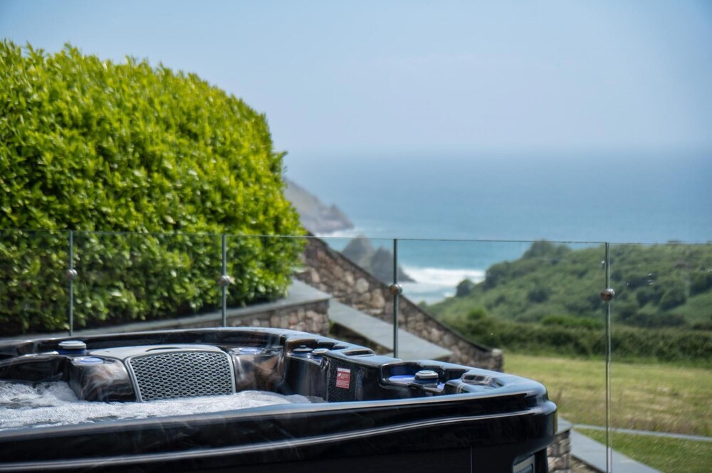 Bryn House - Luxurious 5 Bedroom Holiday Home - Penmaen view 2