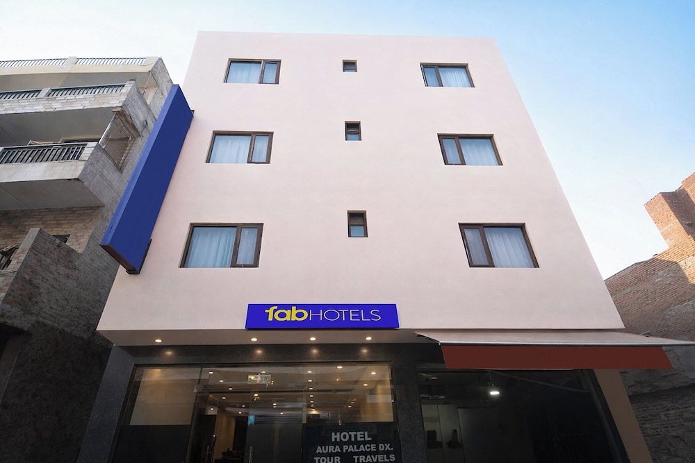 Fabhotel Aura Palace