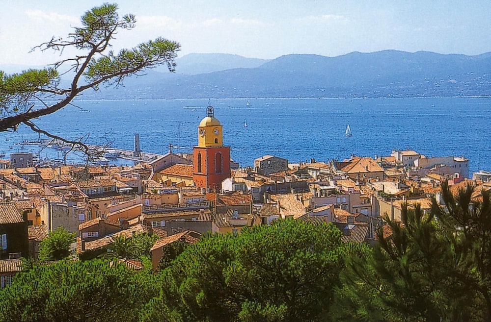 Apartment in Saint-tropez With Beach Access