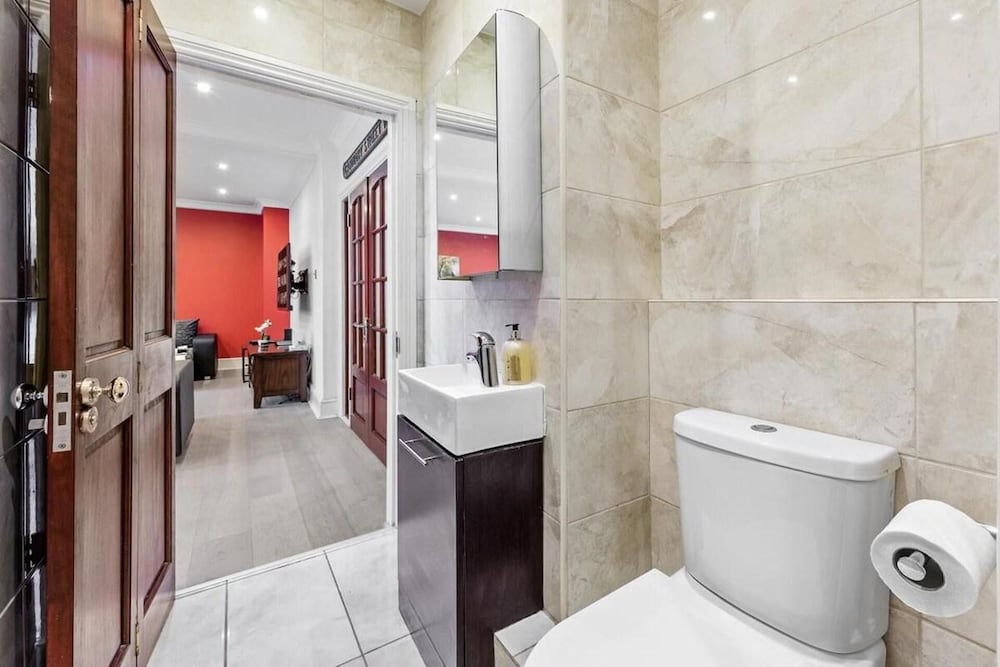 London Chic Apartment - City Center Gem
