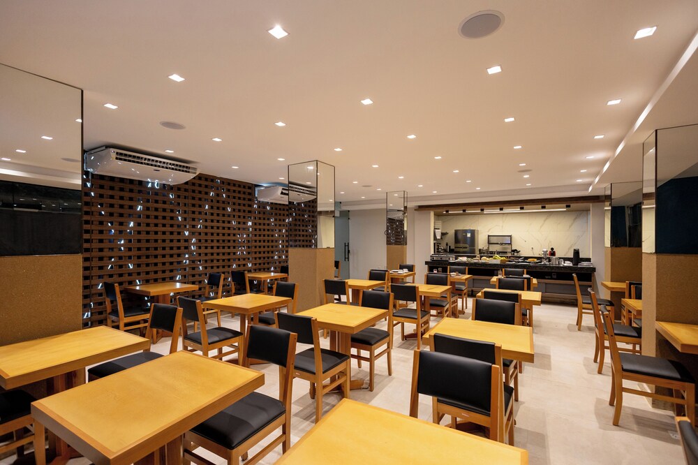 Aira Hotel