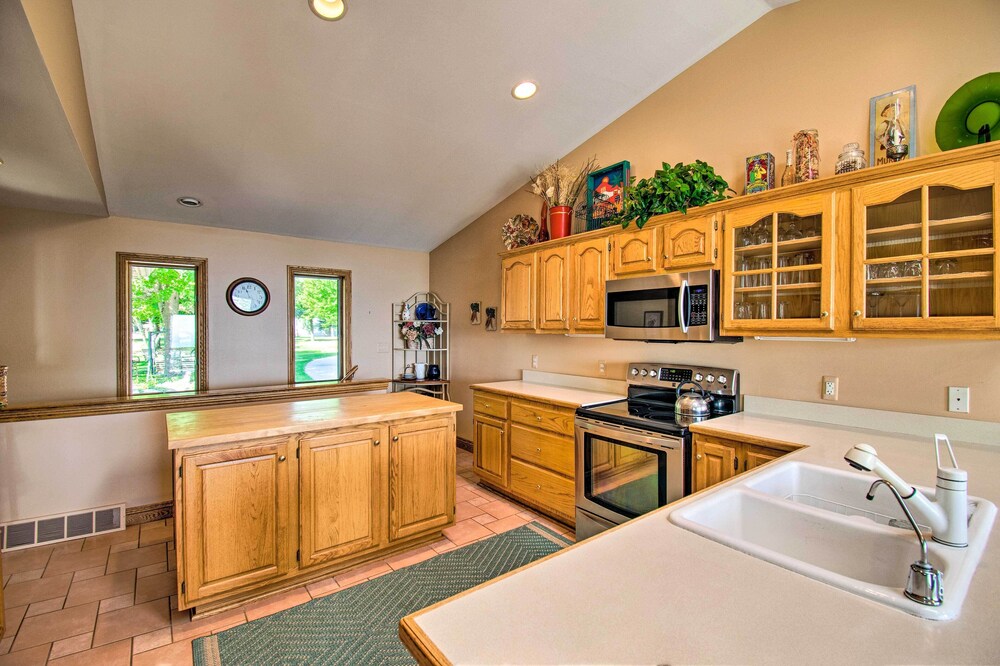 Large Family Home w/ Deck & Yard on Lake Huron