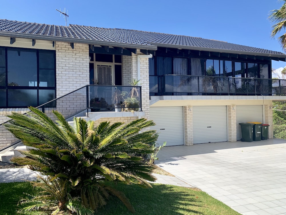 Hotel Seaview Bed and Breakfast - Image 1