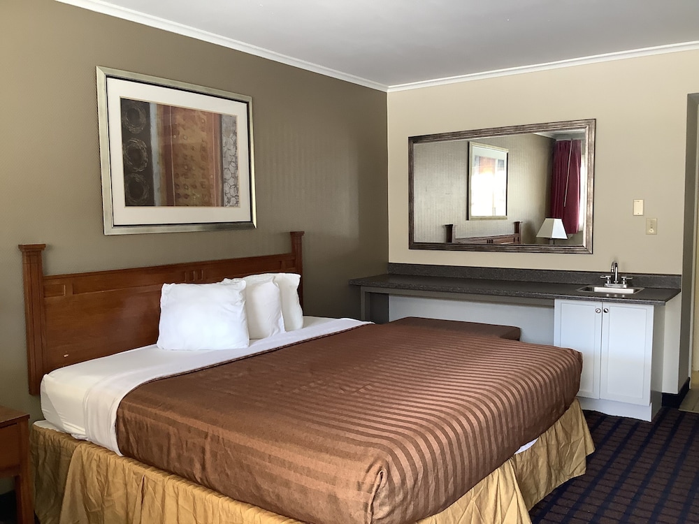 Dodge City Vacations - Silver Spur Vintage Inn  Suites - Property Image 40