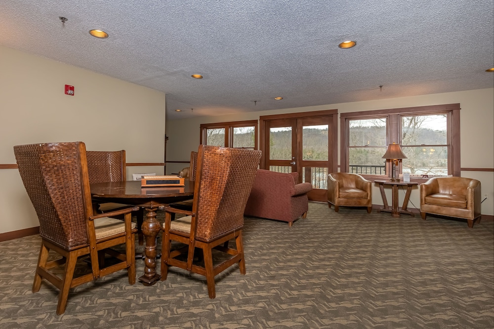 Suites at Silver Tree A123 view 5