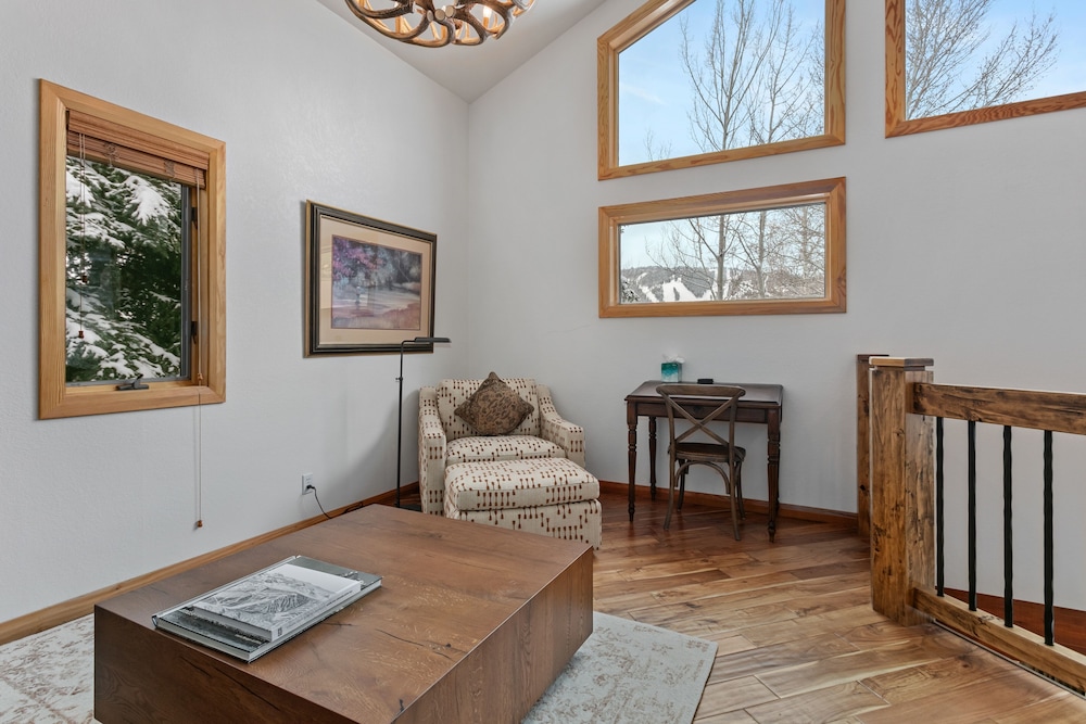 Queen Esther Drive Home at Deer Valley Resort - 4 Bedroom Home with Hot Tub #2436 4 Condo