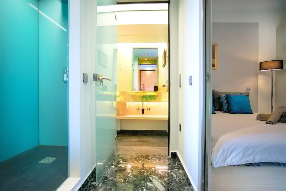 Vouliagmeni Kavouri Beachfront Apartment