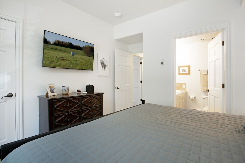 104 Lodge At Brookside 2 Bedroom Condo by RedAwning - Property Image 24