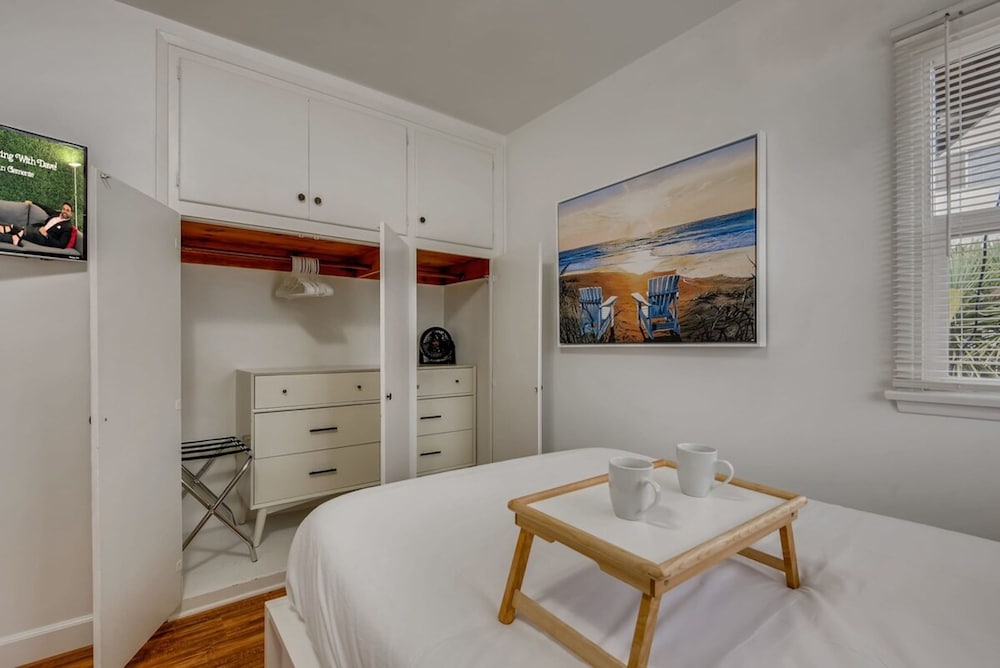 Walk To Beach 2BR Top Location - AA