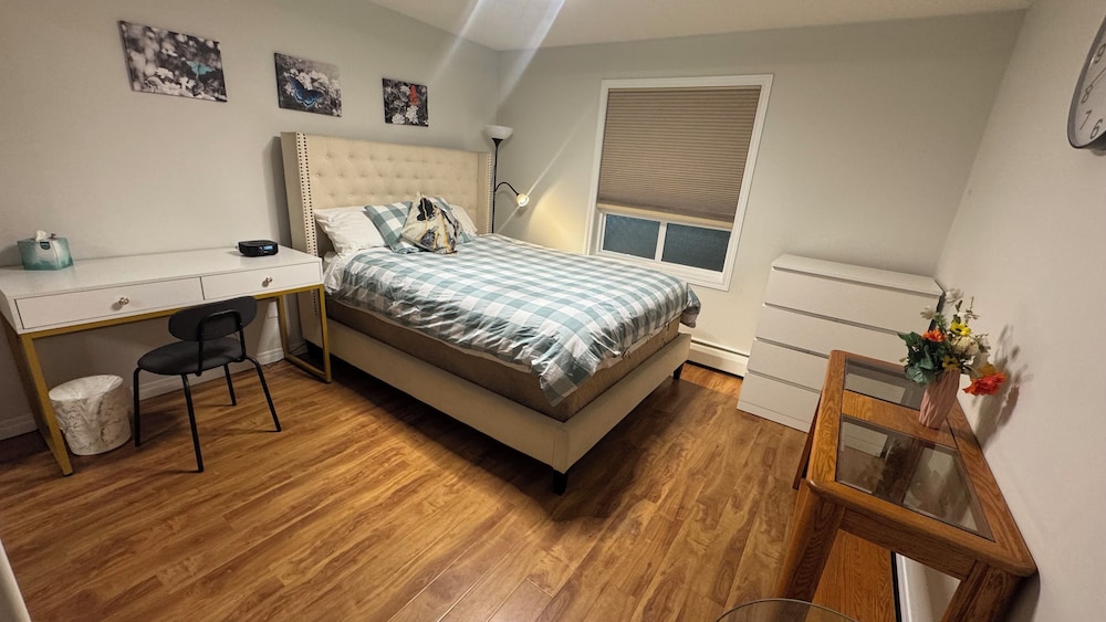 MainFloorCondo CozyFurnished Independent