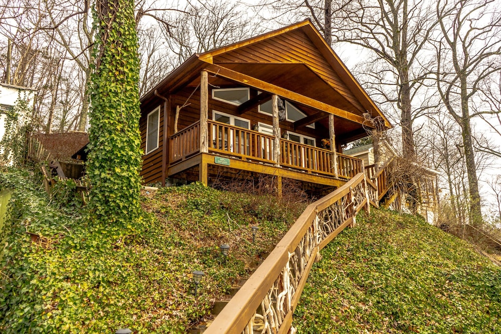 The Chimney Rock Inn & Cottages
