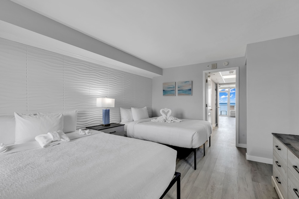 Boardwalk Resort by Hosteeva