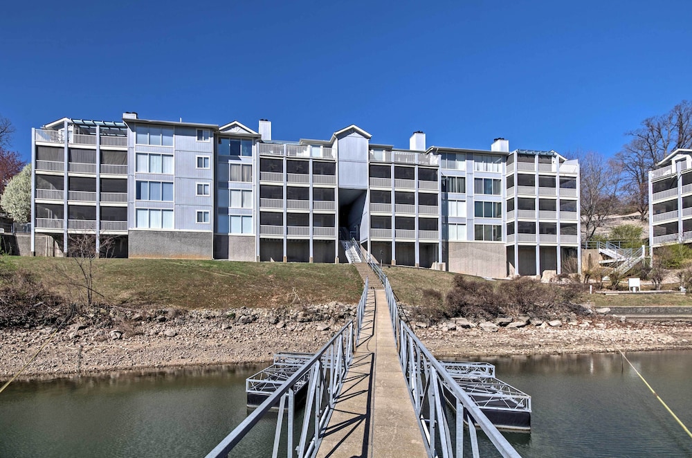 Luxe Lakeside Regatta Bay Getaway w/ Pool Access!