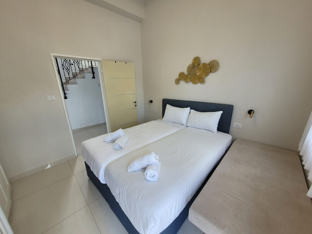 YalaRent Promenade amazing 3BR apt view 2