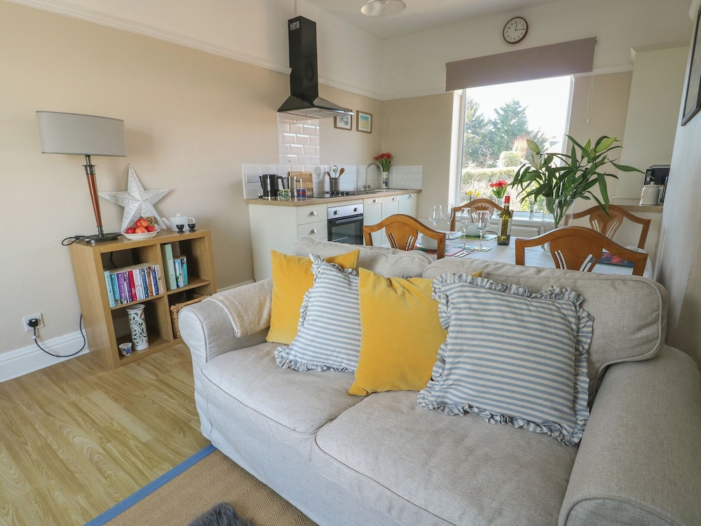 Rhos Retreat No. 7