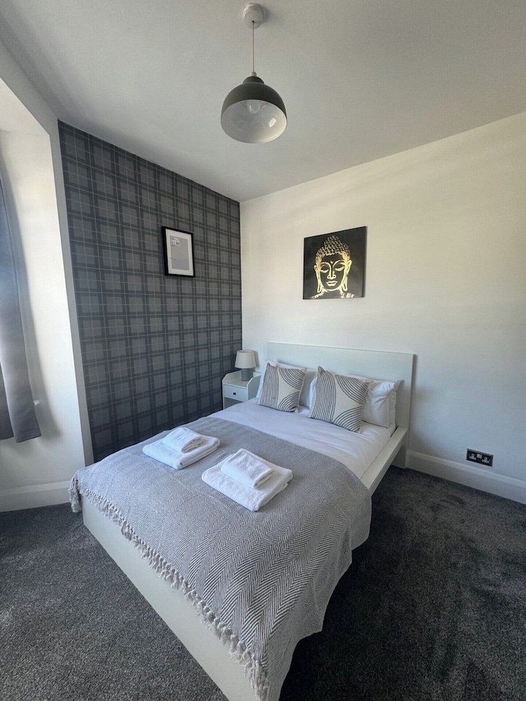 Simonside Apartment - Sleeps 6 -parking