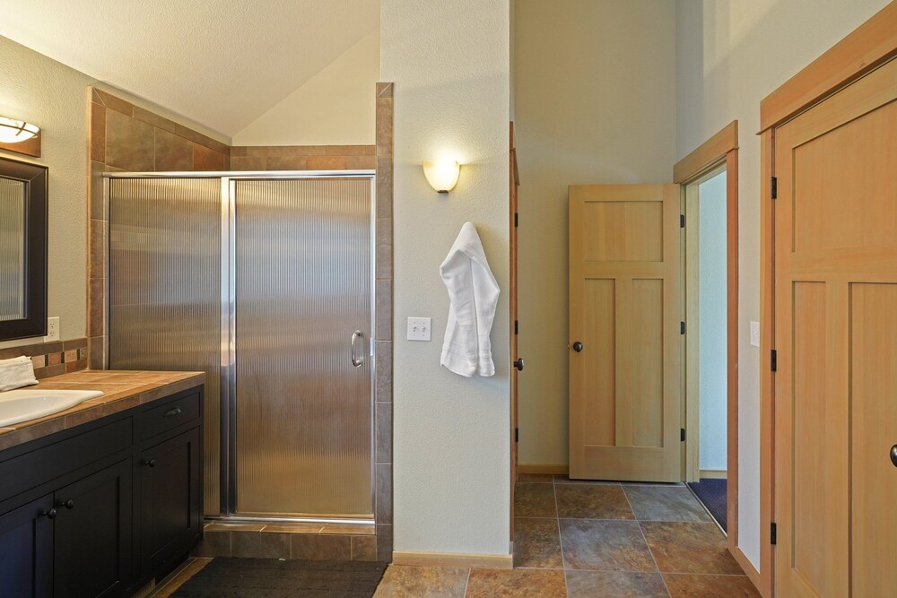 28 Big Leaf 3 Bedroom Home