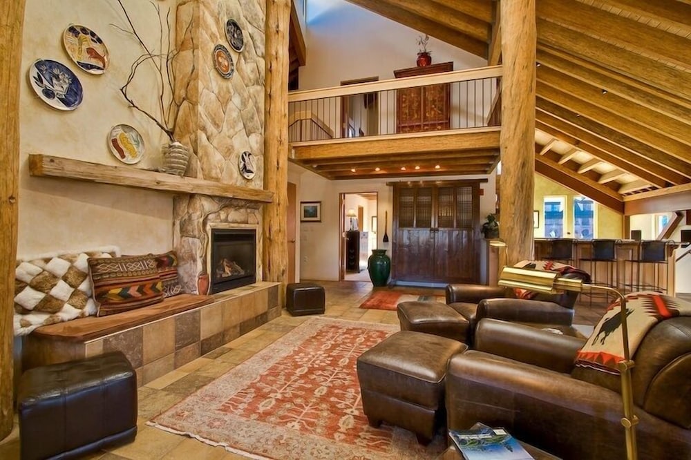 Downtown Penthouse 4 Bedroom Condo