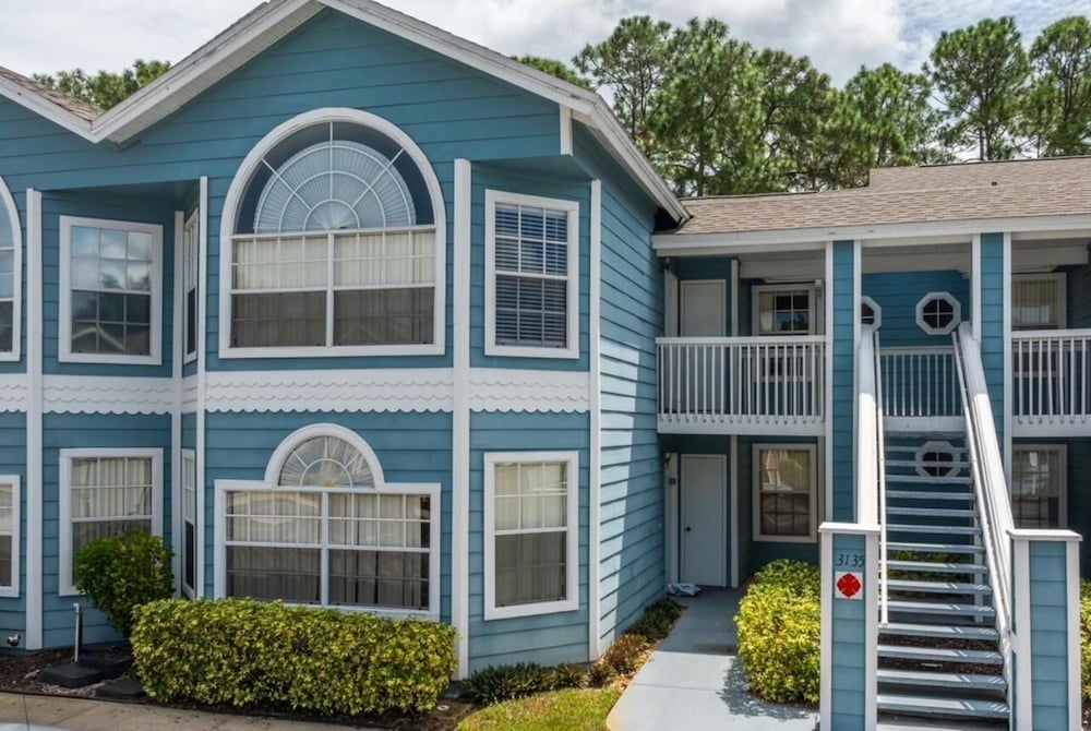 Villas at Island Club Community, Pools, Jacuzzi and More!