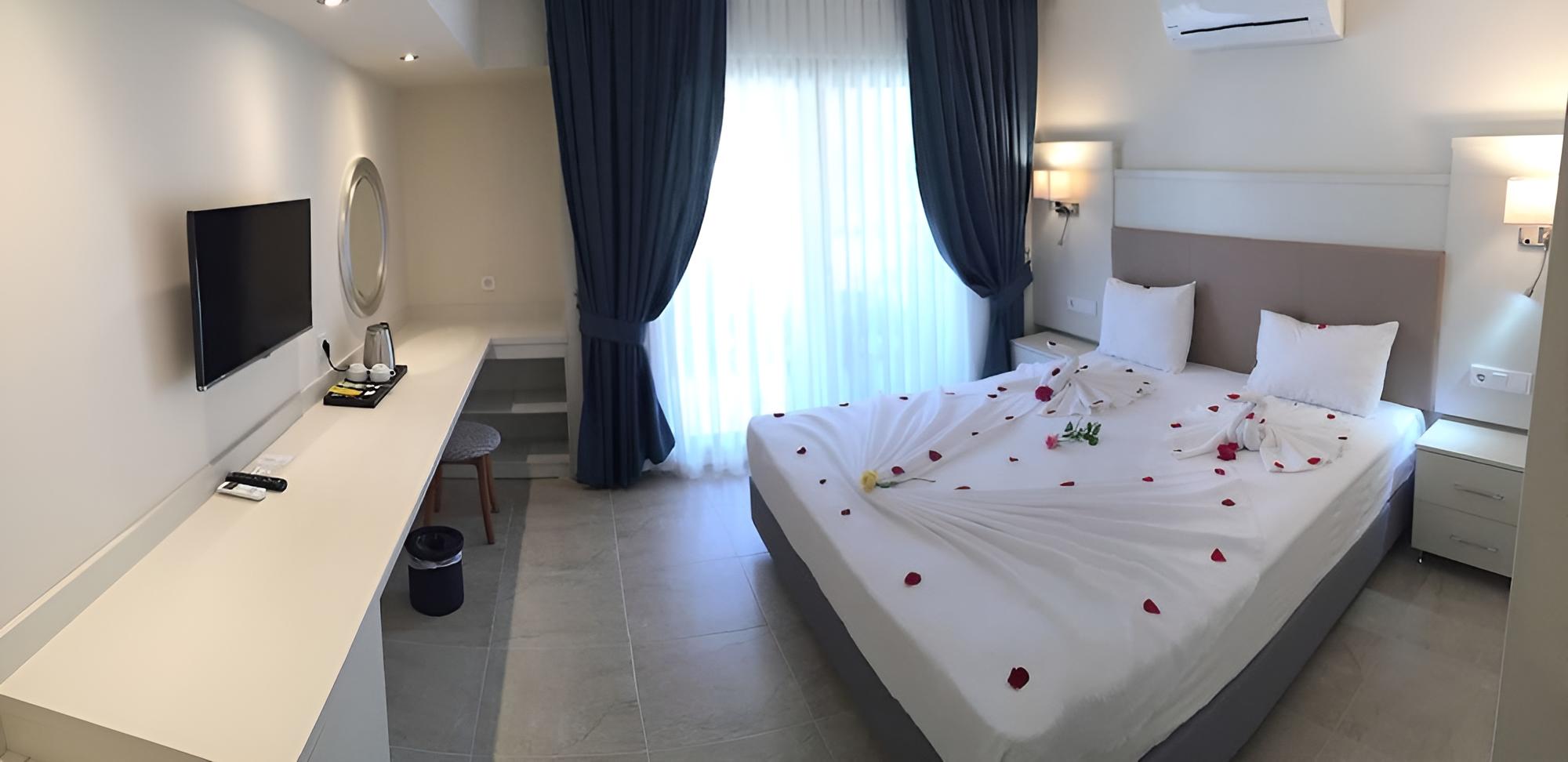 Hotel Holiday Calbis