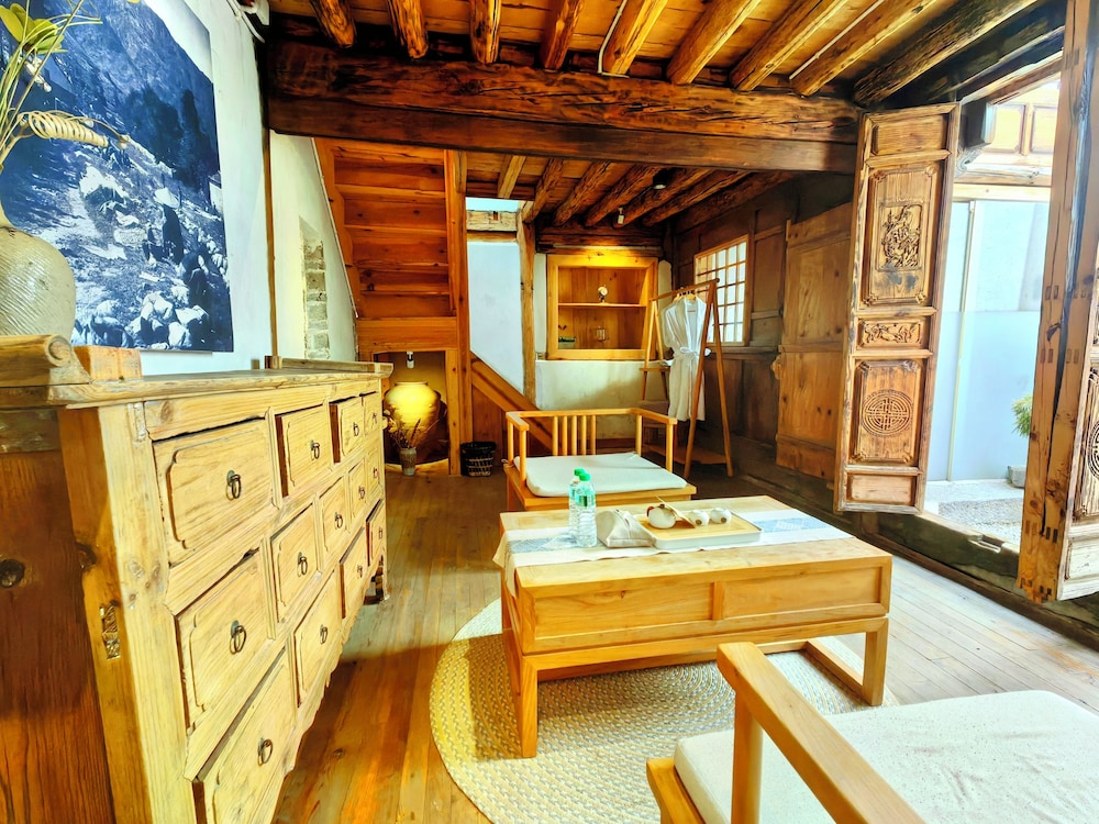 Jia Kedi Ancient House Cultural Homestay