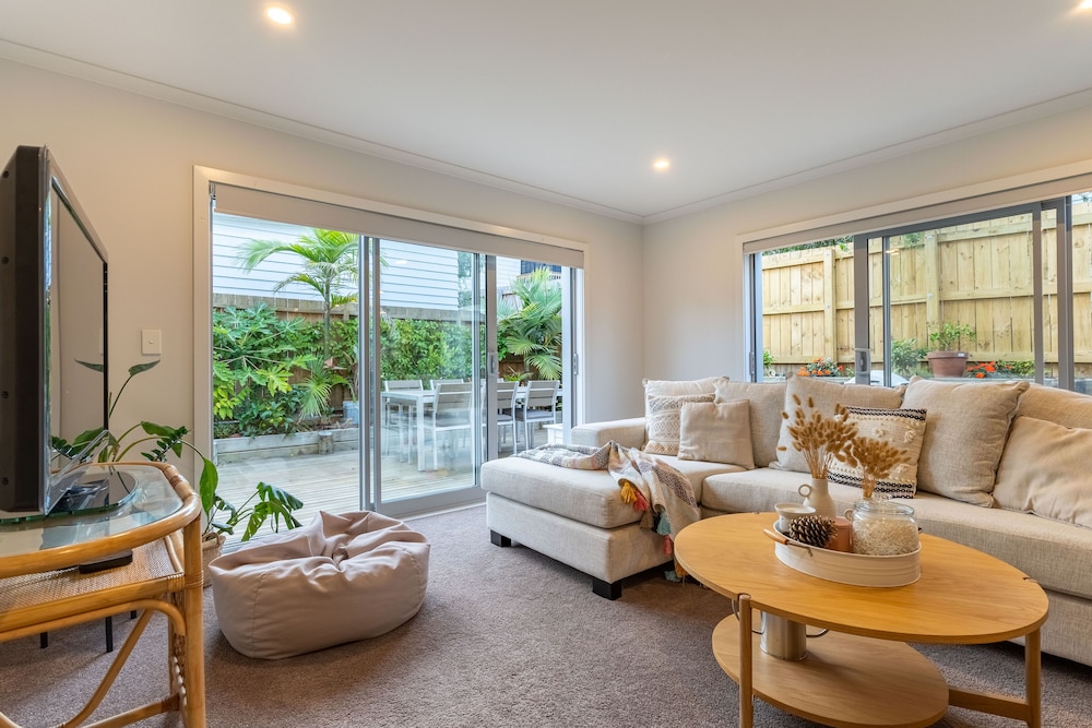 Manly Bay Wonderful 3BR New Home - Fibre - main view