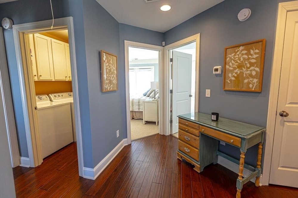 R & R By The Sea 4 Bedroom Home by RedAwning