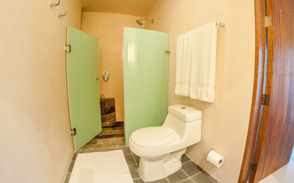 Amazing Ocean View 2BR condo in wonderful location of PDC