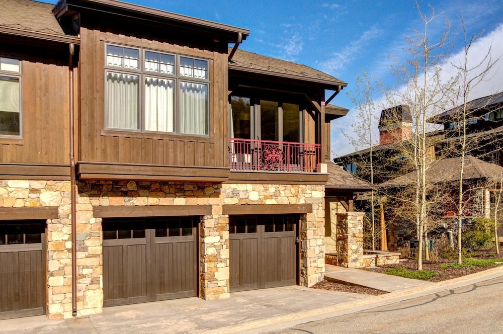 Vintage On The Strand 4 Bedrooms VIN-17 by KBM view 5